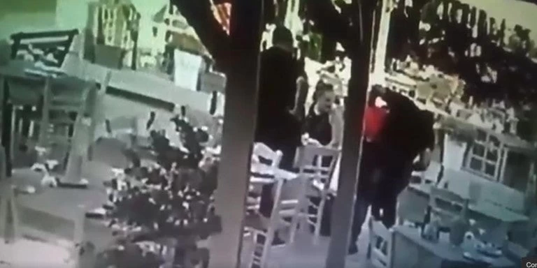Κρήτη: Εστιάτορας έσωσε τη ζωή πελάτη του από πνιγμό (βίντεο)